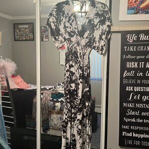 Black and white deep V maxi dress. Size XS fits like a M